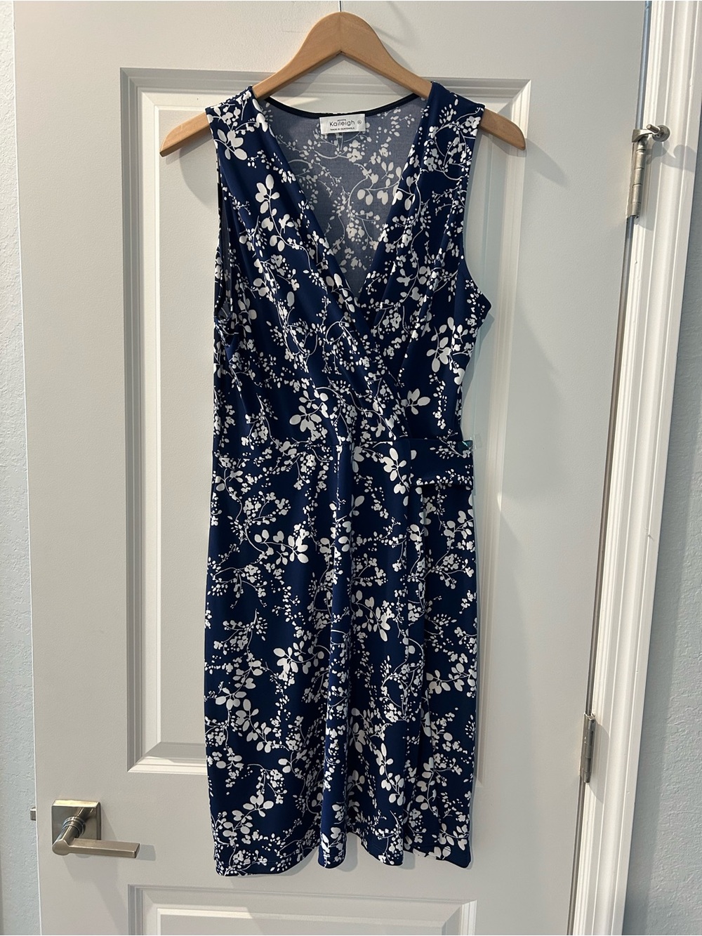 Kaileigh Navy and White Floral V-Neck Sleeveless Dress